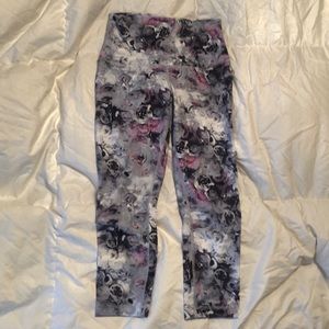 Moody Mirage White Deep Navy Wonder Under Crops